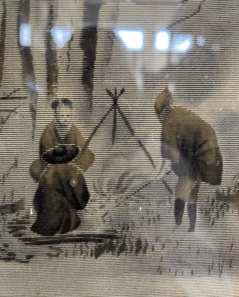 aponesque frame in carved wood and mother-of-pearl marquetry, decorated with a bronze dragon, with its silk painting depicting a winter landscape-5