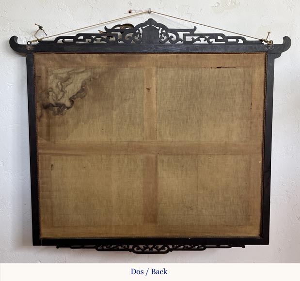 aponesque frame in carved wood and mother-of-pearl marquetry, decorated with a bronze dragon, with its silk painting depicting a winter landscape-7