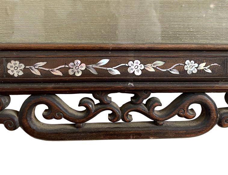 japonesque frame in carved wood and mother-of-pearl marquetry, decorated with a bronze dragon, with its silk painting depicting a winter landscape-4