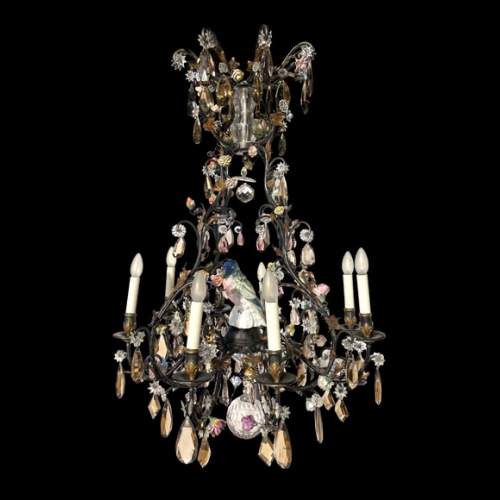 Patinated brass chandelier decorated with flowers and a polychrome porcelain parakeet