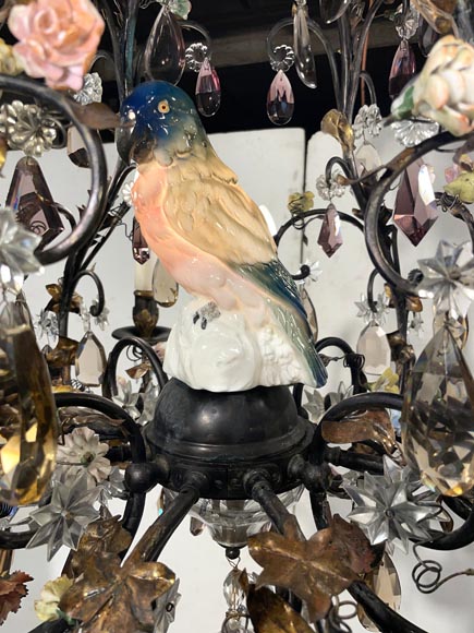 Patinated brass chandelier decorated with flowers and a polychrome porcelain parakeet Patinated brass chandelier decorated with flowers and a polychrome porcelain parakeet-1