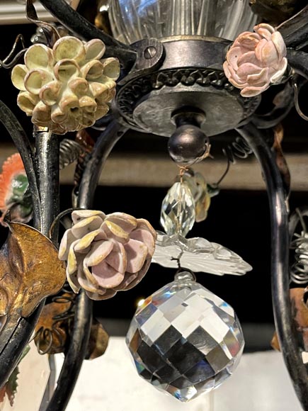 Patinated brass chandelier decorated with flowers and a polychrome porcelain parakeet Patinated brass chandelier decorated with flowers and a polychrome porcelain parakeet-3
