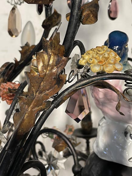 Patinated brass chandelier decorated with flowers and a polychrome porcelain parakeet Patinated brass chandelier decorated with flowers and a polychrome porcelain parakeet-4