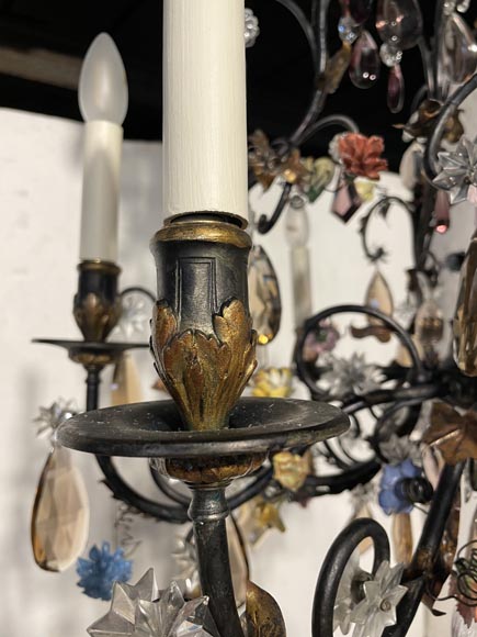 Patinated brass chandelier decorated with flowers and a polychrome porcelain parakeet Patinated brass chandelier decorated with flowers and a polychrome porcelain parakeet-7