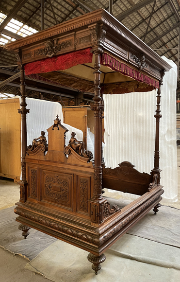 Jean-Paul MAZAROS (1823-1900), Neo-Renaissance four-poster bed in carved walnut-2