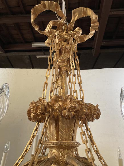 Louis XVI-style gilt-bronze chandelier with eighteen lights, featuring a garland of roses and a ribbon bow Louis XVI-style gilt-bronze chandelier with eighteen lights, featuring a garland of roses and a ribbon bow-1