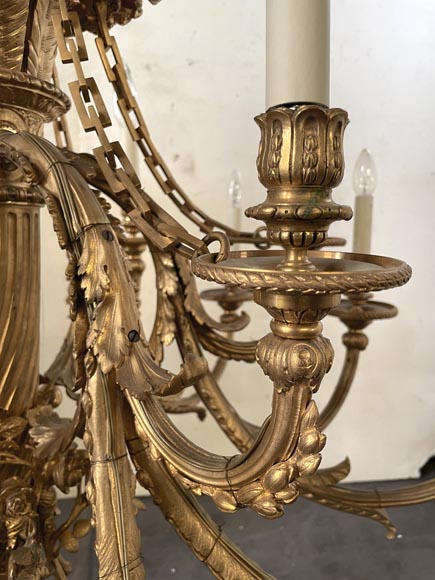Louis XVI-style gilt-bronze chandelier with eighteen lights, featuring a garland of roses and a ribbon bow Louis XVI-style gilt-bronze chandelier with eighteen lights, featuring a garland of roses and a ribbon bow-9