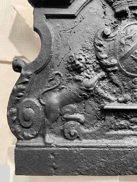 Fireback bearing a coat of arms and decorated with lions-2