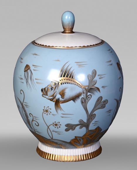AU VASE ÉTRUSQUE – Porcelain Vase with Aquatic Decoration
