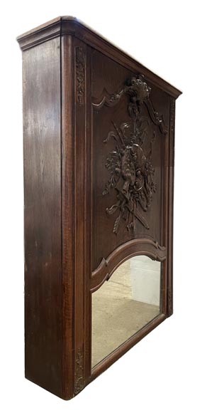 Carved and painted wooden overmantel mirror with a pastoral music trophy, in the Louis XV style, 19th century-8