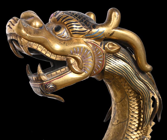 Ceremonial stand from the Qianlong period (1736-1795) in the shape of a dragon, gilt bronze, champlevé enamel-4