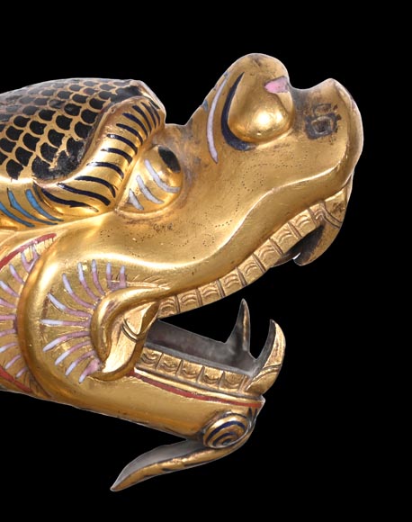 Ceremonial stand from the Qianlong period (1736-1795) in the shape of a dragon, gilt bronze, champlevé enamel-5