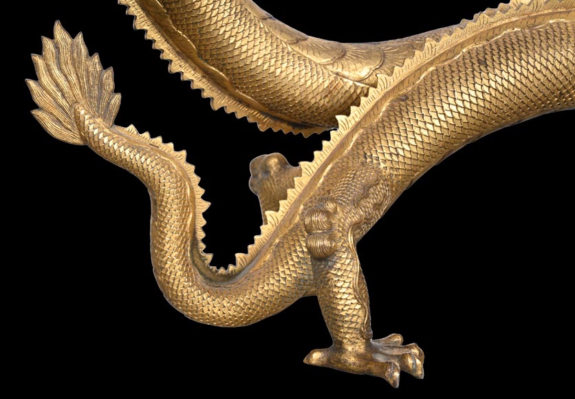 Ceremonial stand from the Qianlong period (1736-1795) in the shape of a dragon, gilt bronze, champlevé enamel-6