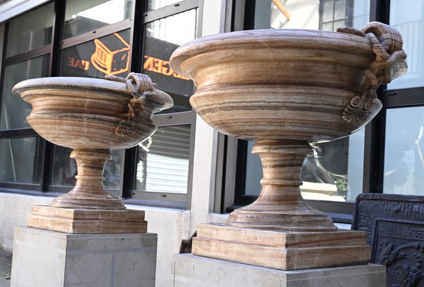 Pair of monumental 19th-century vases in ribboned onyx alabaster-7