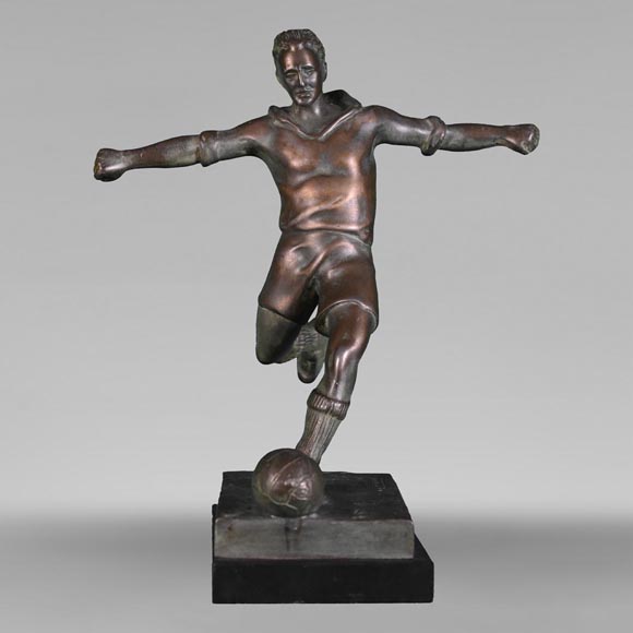 Edouard FRAISSE (1880-1956), “Shooting football player”, sculpture in patinated regula-0