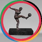 “Player and ball”, statuette in regula