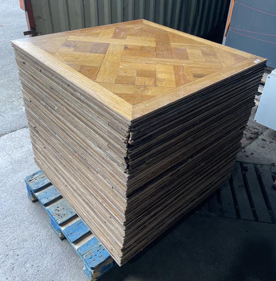Approximately 35 m² of Versailles-style parquet flooring Approximately 35 m² of Versailles-style parquet flooring-1