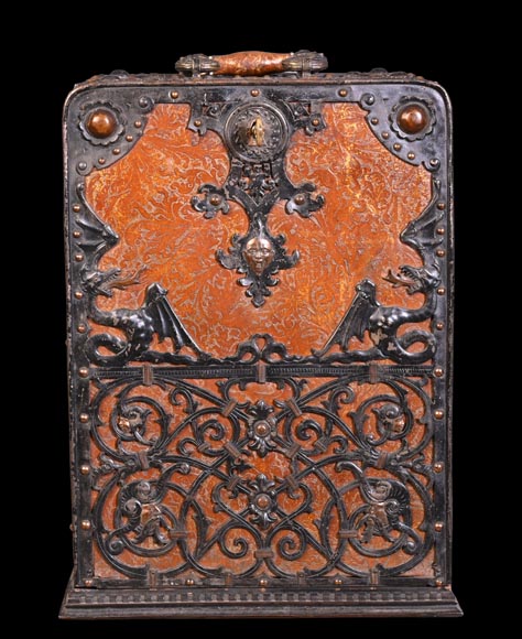 Leather and iron travelling case with dragons and mascarons Leather and iron travelling case with dragons and mascarons-0