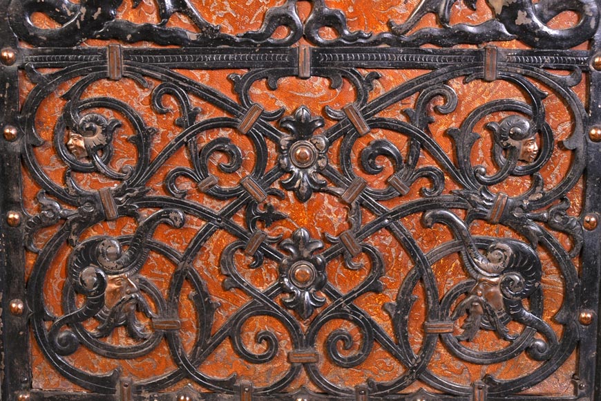 Leather and iron travelling case with dragons and mascarons Leather and iron travelling case with dragons and mascarons-6