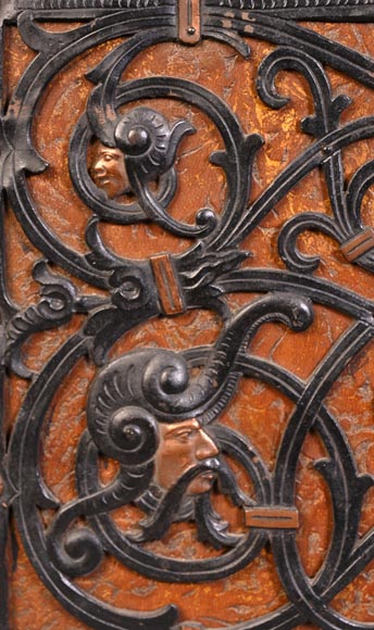 Leather and iron travelling case with dragons and mascarons Leather and iron travelling case with dragons and mascarons-7