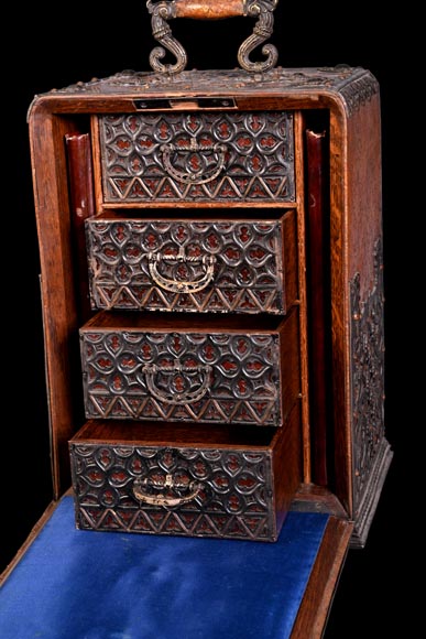Leather and iron travelling case with dragons and mascarons Leather and iron travelling case with dragons and mascarons-9