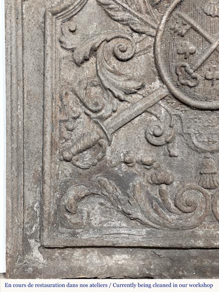Fireback dated 1726, with the arms of Robin de La Tremblaye-5