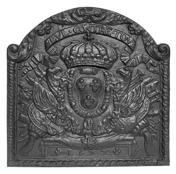 “Alone against all”, Louis XIV style fireplace plaque with the Arms of France-0