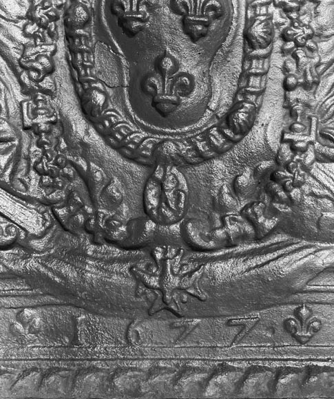 “Alone against all”, Louis XIV style fireplace plaque with the Arms of France-4