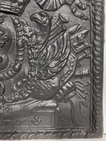 “Alone against all”, Louis XIV style fireplace plaque with the Arms of France-7