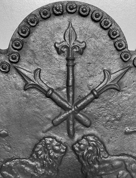 Fireplace backplate decorated with lions and fire pots-3