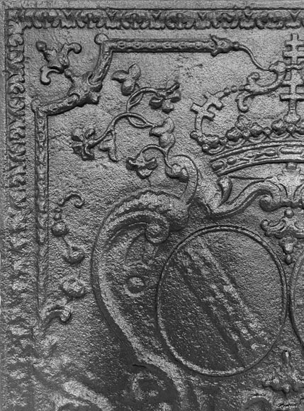 Fireplace plaque with crowned coat of arms Fireplace plaque with crowned coat of arms-1