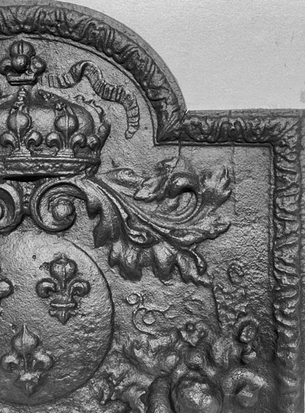 Fireplace plaque with the arms of France and cornucopia-5