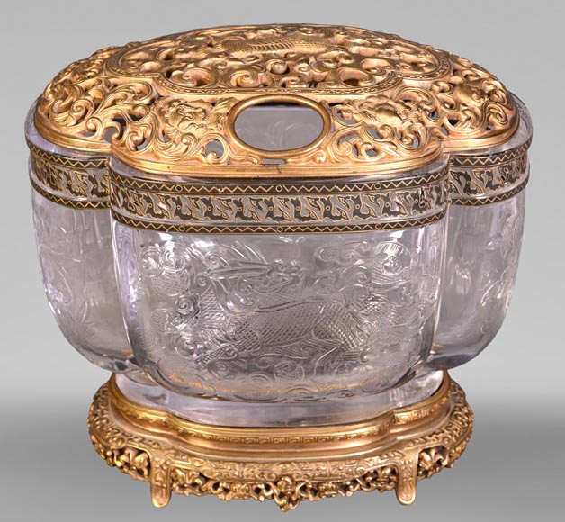L’Escalier de Cristal (attributed to) Quadrilobed covered bowl with stand, crystal and gilt bronze-0