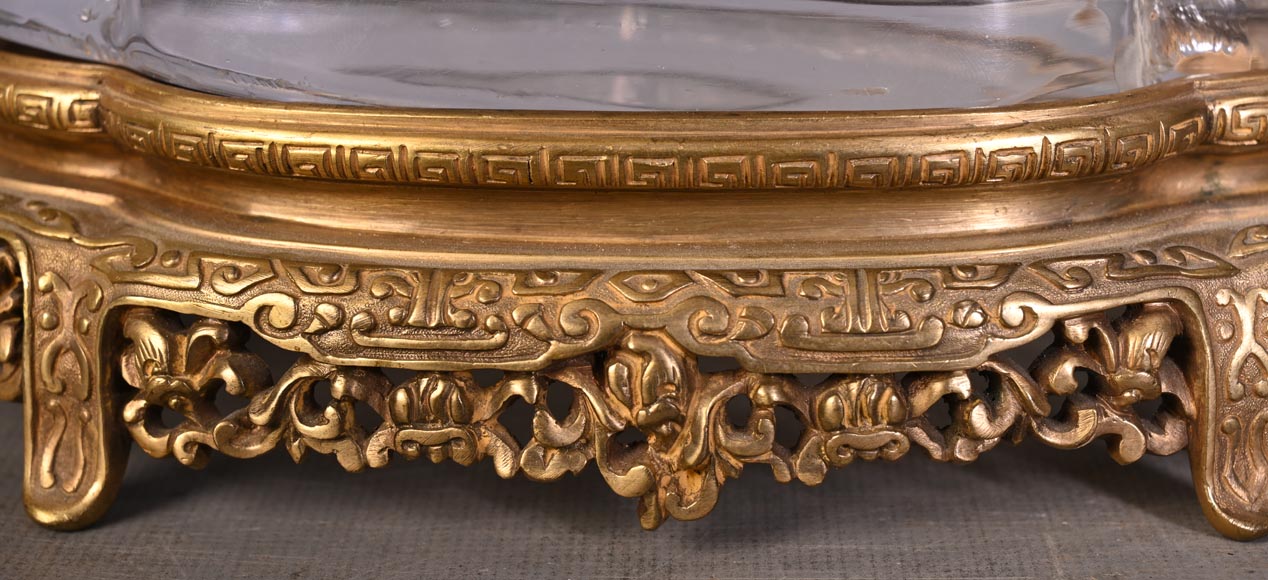 L’Escalier de Cristal (attributed to) Quadrilobed covered bowl with stand, crystal and gilt bronze-9