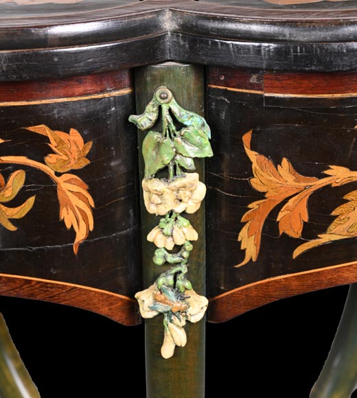 Polylobed work table with insects and butterflies-8