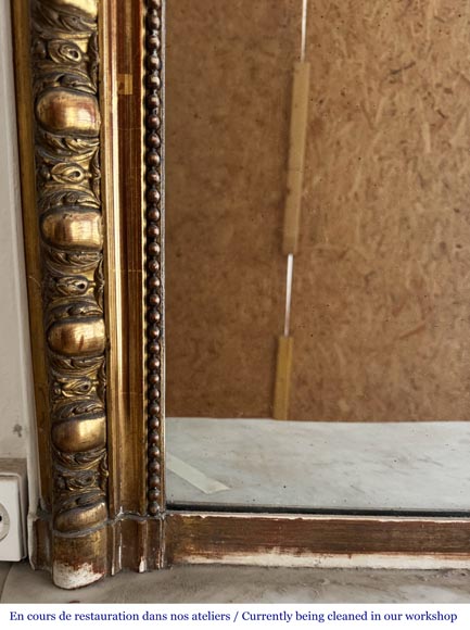 Gilded Louis XV style trumeau adorned with a shell framed by flowers Gilded Louis XV style trumeau adorned with a shell framed by flowers-3