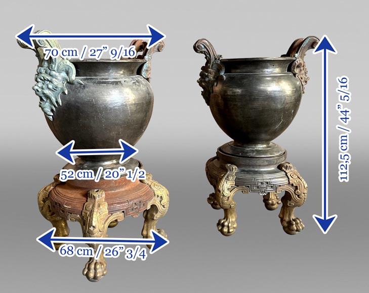 Pair of Japonesque-style cast-iron vases on bases with claw feet Pair of Japonesque-style cast-iron vases on bases with claw feet-10