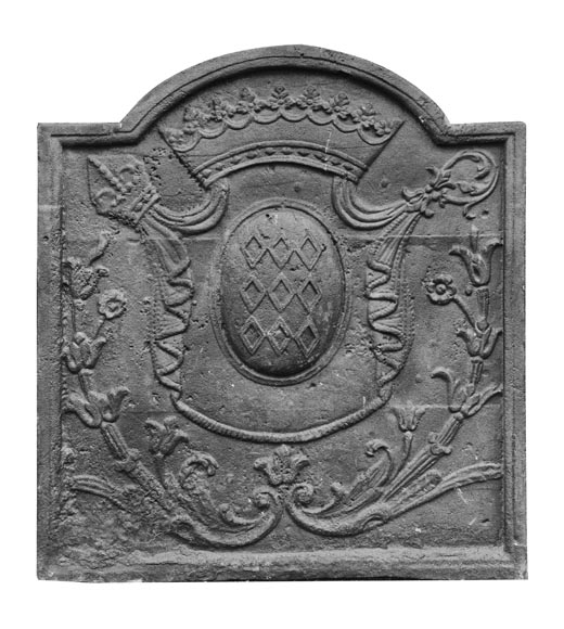 Fireback with geometric coat of arms Fireback with geometric coat of arms-0