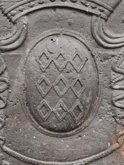 Fireback with geometric coat of arms Fireback with geometric coat of arms-1