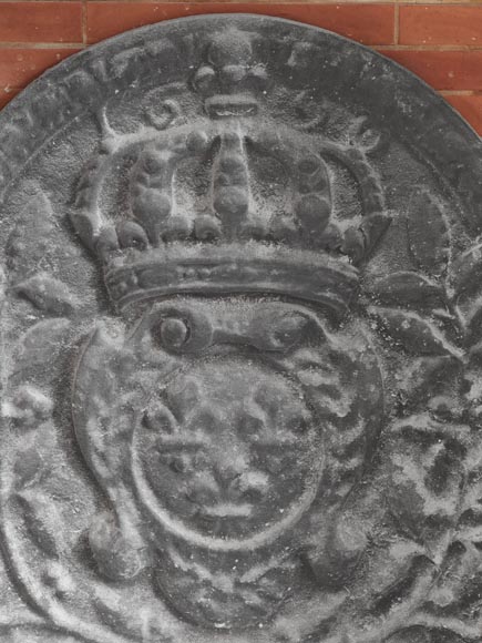Modern cast-iron fireplace back featuring the Arms of France Modern cast-iron fireplace back featuring the Arms of France-1