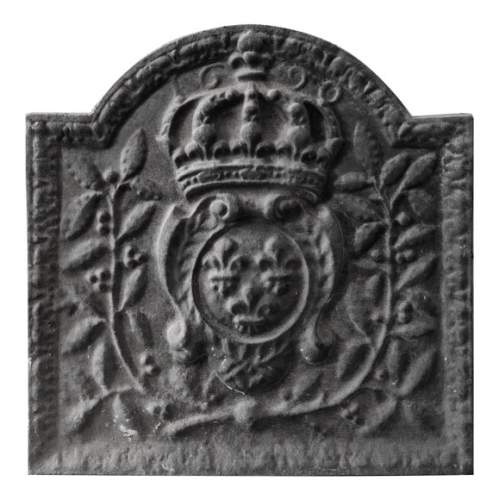 Modern fireplace backplate with fleurs-de-lis