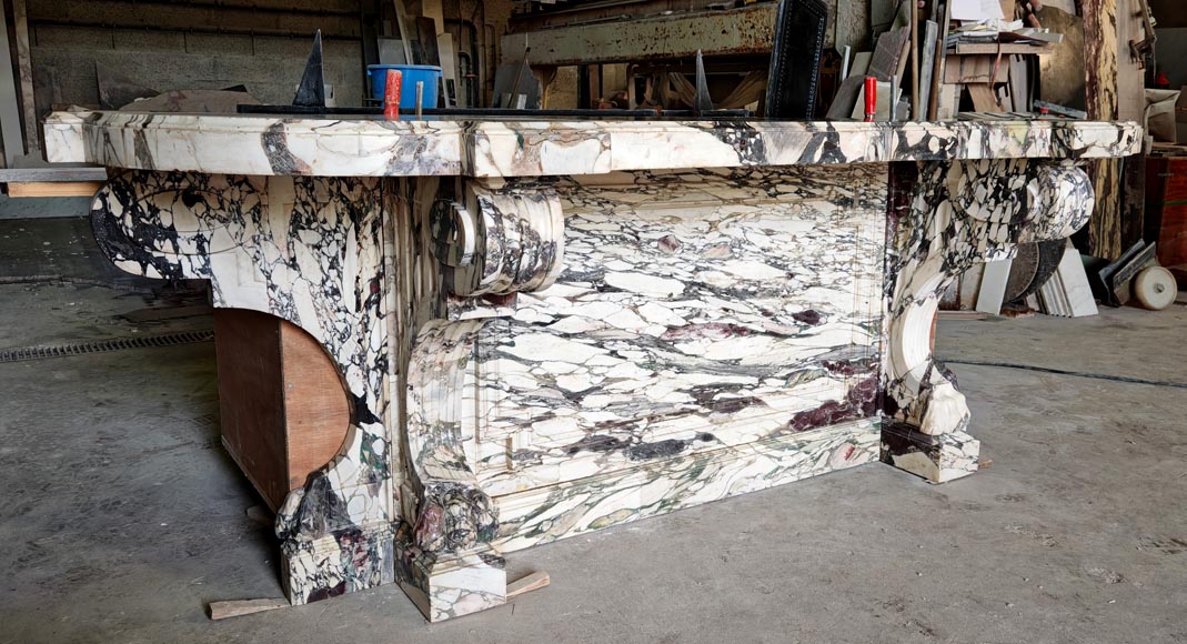 Large Napoleon III style console table in Brèche Violette marble with lion-paw feet. Large Napoleon III style console table in Brèche Violette marble with lion-paw feet.-2