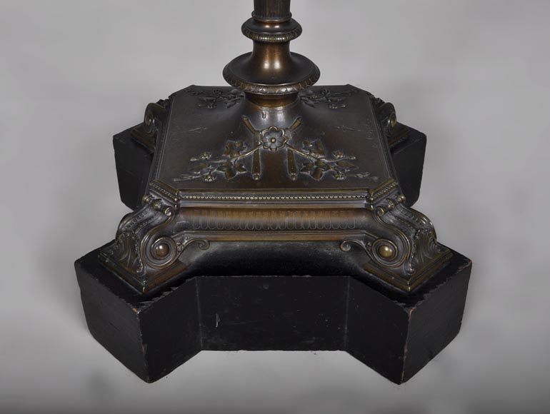 Patinated bronze pedestal table with Hermes-4