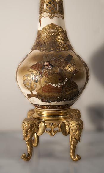 Magnificent Satzuma vase with man and woman decor mounted as a lamp with bronzes attributed to Ferdinand Barbedienne-1