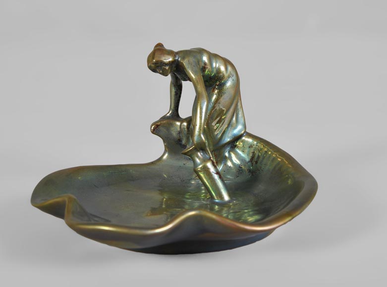 ZSOLNAY Manufacture - "Young woman at the source", vide poche in iridescent ceramic-0
