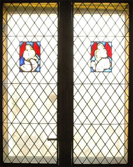 Two stained glasses elements with a harpist and a guitarist angels-2