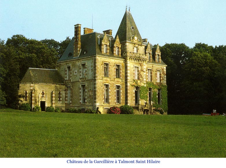Rare antique pediment with clock coming from the Chateau of La Garcillière in Talmont Saint Hilaire-3