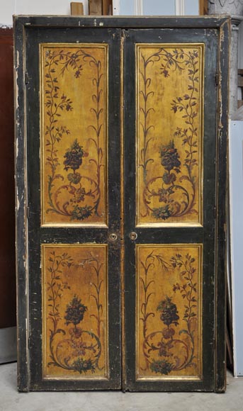 Double door with frame with putti and flowers decor on gold painting background-0