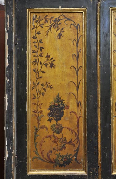 Double door with frame with putti and flowers decor on gold painting background-1