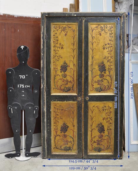 Double door with frame with putti and flowers decor on gold painting background-14